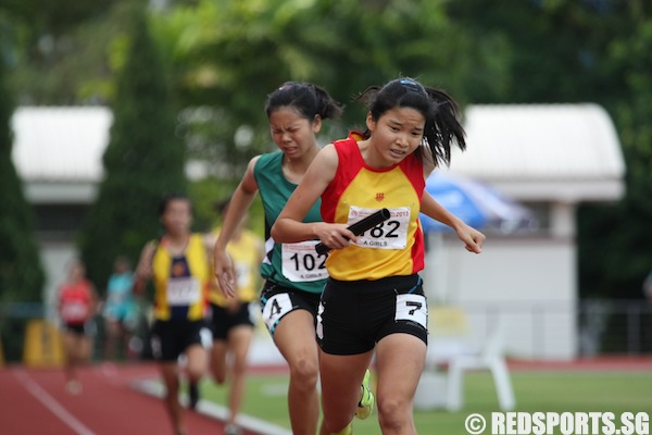 a div girls 4x400m relay final