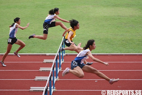 b div girls 100m hurdles