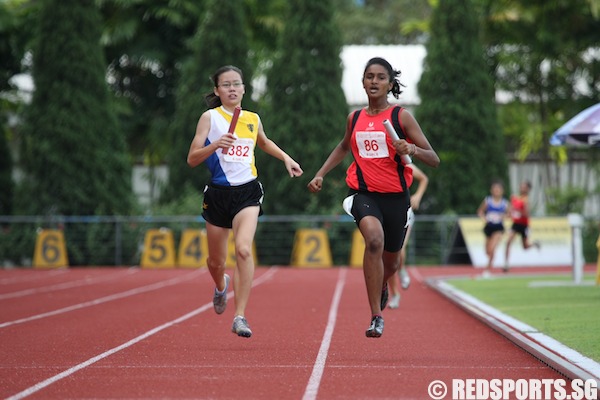 b div girls 4x400m relay final