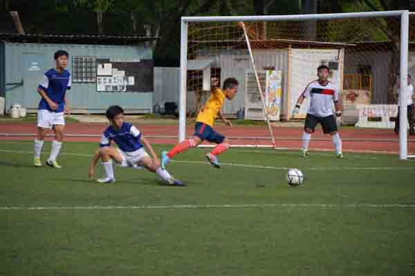 Hong Kah's Azreen Aziezul (in yellow) on his way to scoring Hong Kah's 2nd goal