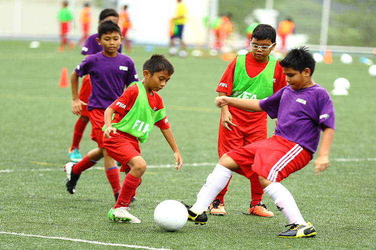 Our local lads getting on with their kickabout at the FIFA Grassroots Coaching programme held at Republic Polytechnic. (Photo 1 © Keegan Gan/Red Sports
