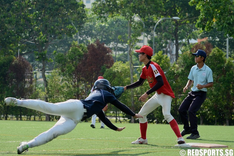 Irwan (ACSI #2) dives onto first base to spark a comeback for ACS(I). (Photo 1 © Matthew Lau/Red Sports)
