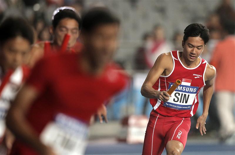 Calvin Kang led off the 4x100m relay for Singapore. The traditional fast starter clocked a reaction time  of 0.150sec, the fastest amongst all nine teams across the two heats. (Photo 6 courtesy of Vivek Prakash/Sport Singapore via Action Images Livepic)