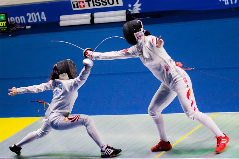 Goh Wan Qi (left) goes on the attack in one of her three duels in the women's epee team quarter-final. She was outscored in all three of her duels 5–2, 5–3, and 5–1 as Singapore lost 45–22.