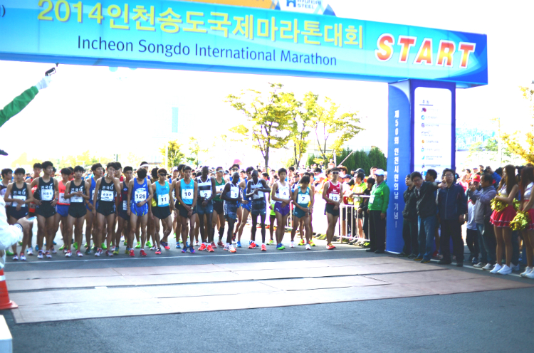At the start line of the Incheon Songdo Half Marathon. The 12 international runners were flagged off with the domestic field of elite runners. (Photo 2 courtesy of Jezreel Mok)