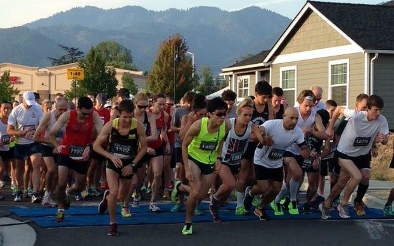Soh Rui Yong (#1495, in yellow top) clocked 1 hour 7 minutes 52 seconds to finish second behind Team Run Eugene teammate Craig Leon at the Rogue Run in Medford, Oregon. (Photo courtesy of Soh Rui Yong. Used with permission)