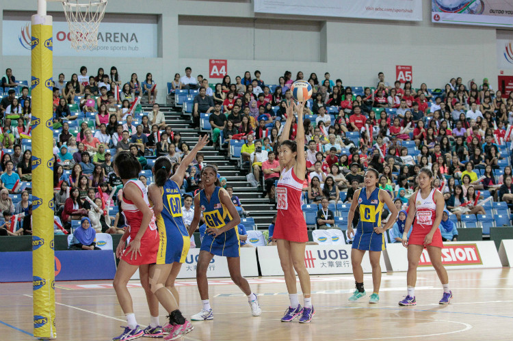 Charmaine Soh (GS) poises for a shot against Malaysia. She converted 29 of 39 attempts to help Singapore to a 41–34 win to qualify for the final tomorrow against Samoa. (Photo courtesy of Netball Singapore)