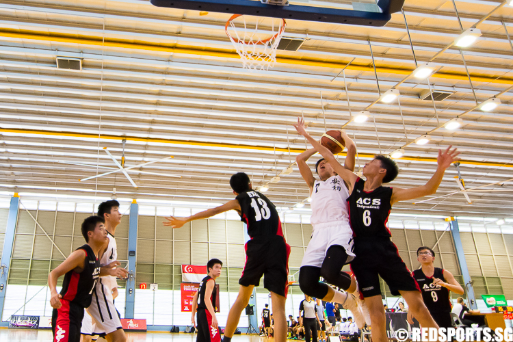 AJC (#7) barrels through traffic to score the contested layup. (Photo 4 © Zachary Foo/Red Sports)