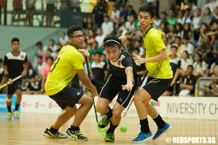 Silas Choe (#22) of Raffles Institution dribbles through Victoria Junior College's defence. (Photo © Lee Jian Wei/Red Sports)