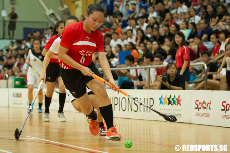Khwang Jing Chun (#6) of River Valley High School attempts to shoot the ball. (Photo © Lee Jian Wei/Red Sports)