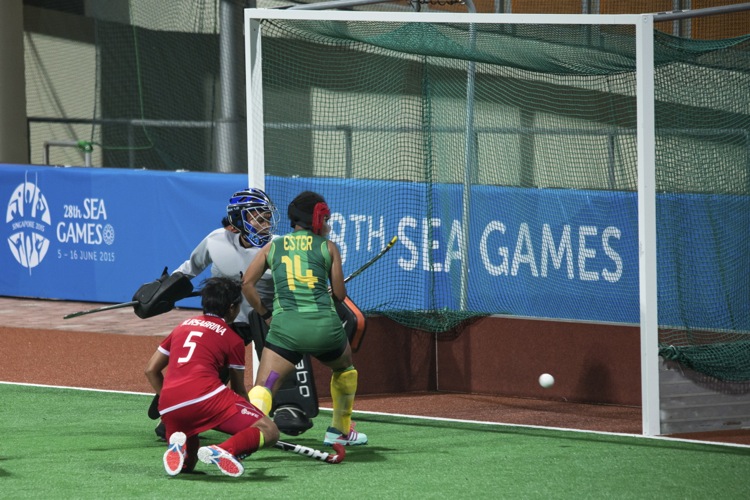 ‘Ball across the goal mouth’. Singapore were awarded numerous penalty corners but failed to convert any of them until the final minutes of the match. 
