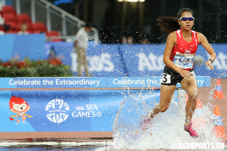 Cheryl Chan of Singapore in action during Women's 3000m Steeplechase. She clocked a time of 11 minutes and 45.16 seconds to finish seventh and set a personal best. (Photo © Lee Jian Wei/Red Sports)