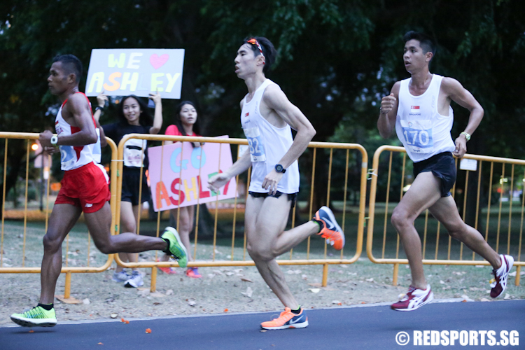 Soh Rui Yong (middle) and Ashley Liew (right) in action during at East Coast Park. (Photo © Lee Jian Wei/Red Sports)