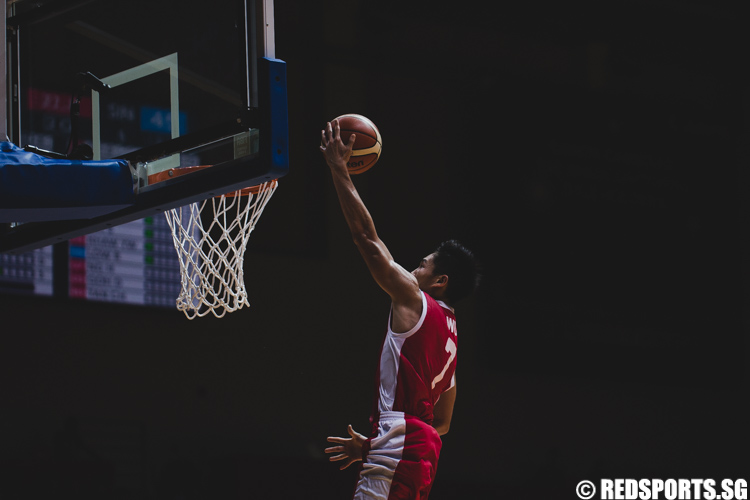 Wu Qingde (SIN #7) goes for the lay-up on the fastbreak. (Photo 8 © Soh Jun Wei/Red Sports)