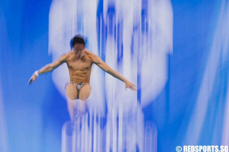 Ooi Tze Liang (MAS) attempting his dive at the Men's 10m Platform Diving finals. He won the gold medal with a total score of 415.50. (Photo 5 © Soh Jun Wei/Red Sports)