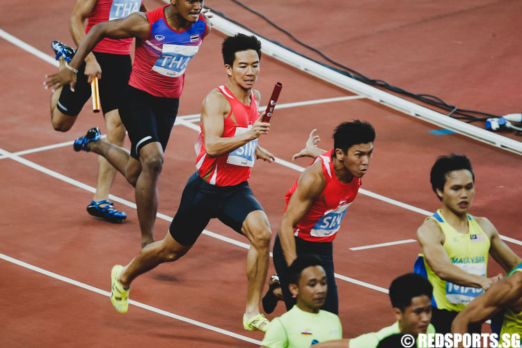 Calvin Kang passes the baton to Gary Yeo of Singapore during the Men's 4x100m Relay finals. (Photo 22 © Soh Jun Wei/Red Sports)