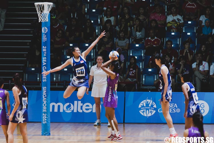 Shina Teo (GD) attempts to block Sirima Samnaree's (GA) goal attempt. (Photo 1 © Soh Jun Wei/Red Sports)