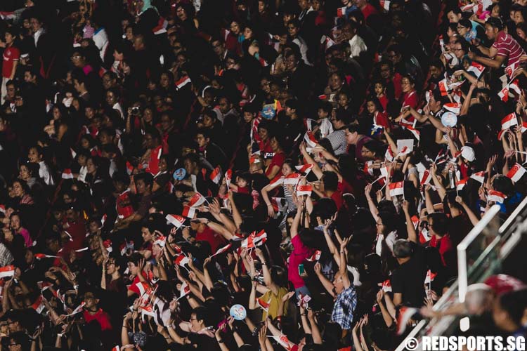 The audience doing a Kallang Wave at the beginning of the Opening Ceremony. (Photo 18 © Soh Jun Wei/Red Sports)