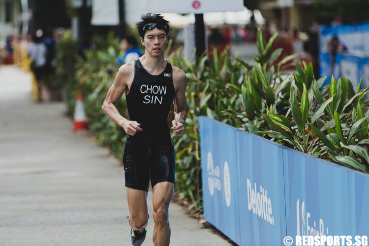 Clement Chow (SIN) completes the second lap of the run in the triathlon. (Photo 10 © Soh Jun Wei/Red Sports)