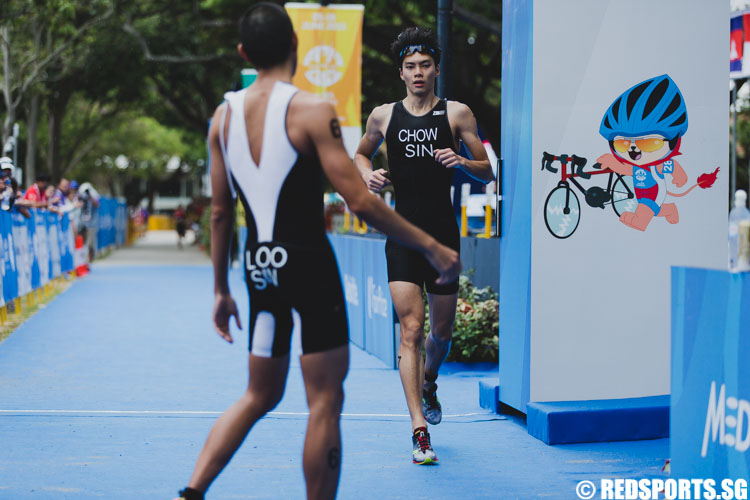 Clement Chow (SIN) crosses the finish line as Wille Loo (SIN) welcomes his teammate. (Photo 11 © Soh Jun Wei/Red Sports)