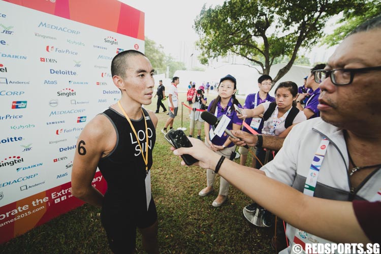 Bronze medalist, Wille Loo (SIN) does an interview for the media after the race. (Photo 13 © Soh Jun Wei/Red Sports)
