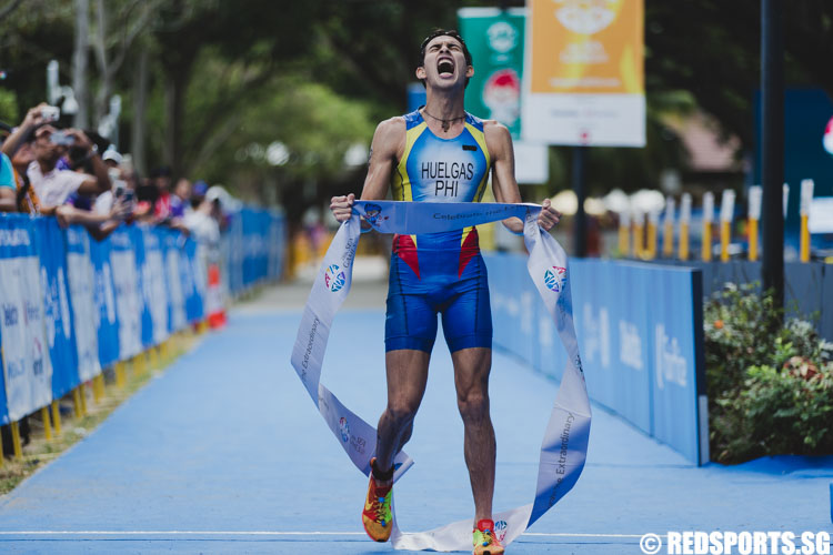 Nikko Bryan Huelgas (PHI) celebrating after coming in first with a timing of 2:04:32. (Photo 18 © Soh Jun Wei/Red Sports)