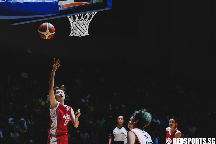 Yukie Yoshida (SIN #13) goes for the open layup during the game. (Photo 21 © Soh Jun Wei/Red Sports)
