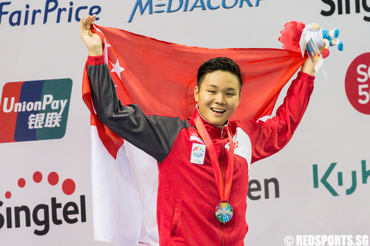 Pang Shen Jun celebrating  after receiving his silver medal for the 400m individual medley. (Photo 1 © Matthew Lau/Red Sports)