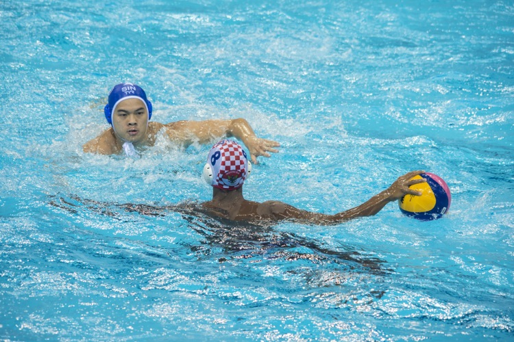 Possession of the ball is on the hands of Indonesia’s team captain Rezza Auditya Putra (#08) who is closely marked by Sean Ang (#10).