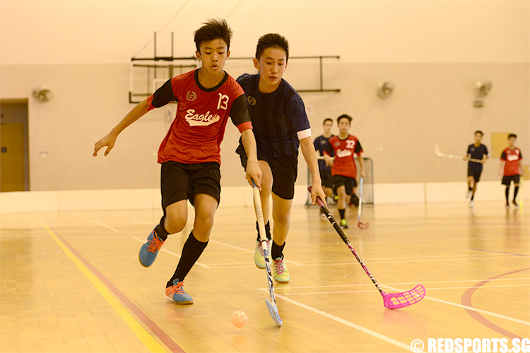 Amos Pang(EV #13) and Amos Pang (BS #7) make a run for the ball. (Photo 4 © Louisa Goh/Red Sports)