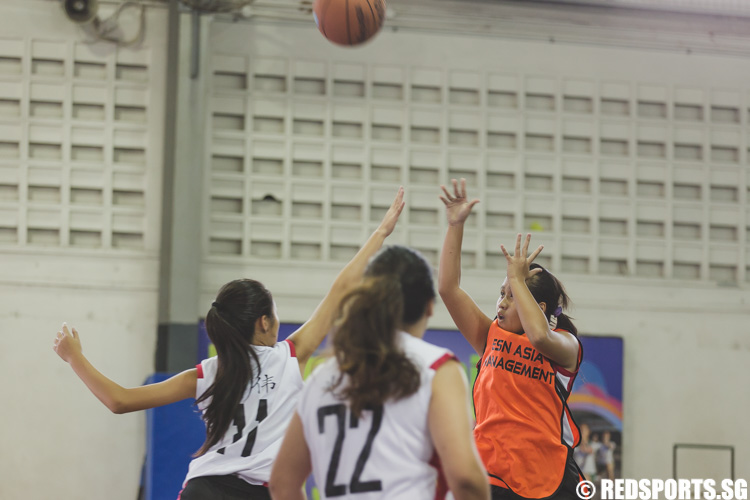 Tricia Yeo of 7% in action during the U-17 girls' 3 x 3 basketball competition of the Singapore Youth Olympic Festival. (Photo 14 © Soh Jun Wei/Red Sports)