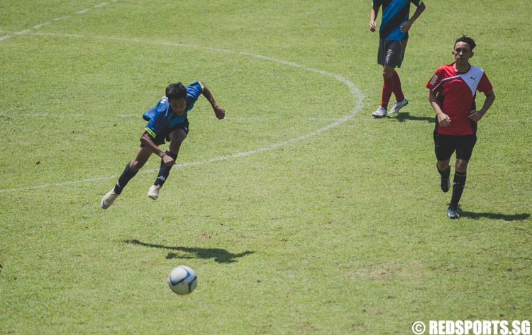 Idrhan attempts a shot during the preliminary round of the Football 7s at the Singapore Youth Olympic Festival. (Photo 11 © Soh Jun Wei/Red Sports)