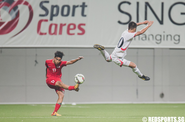 Raishyan Bin Rahmat (SIN #17) attempting a lob pass during the 2016 Asian Football Confederation (AFC) U-16 Championship Qualifiers. (Photo 9 © Soh Jun Wei/Red Sports)