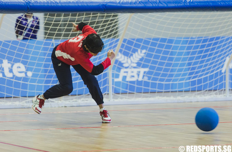 Grace Ng Mui Kheng (SIN #9) attempts a penalty throw during the 8th ASEAN Para Games Goalball Women 1st Preliminaries Round. (Photo 3 © Soh Jun Wei/Red Sports)