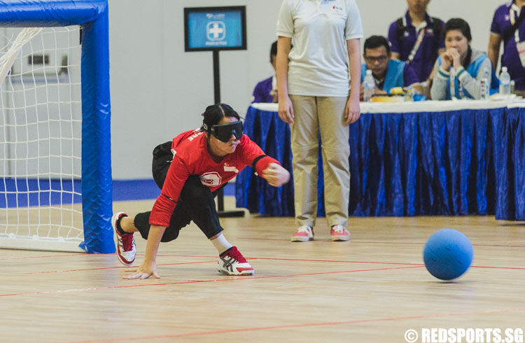 Joan Hung Hui Xin (SIN #8) throws the ball during the Goalball Women 1st Preliminaries Round at the 8th ASEAN Para Games. (Photo 4 © Soh Jun Wei/Red Sports)