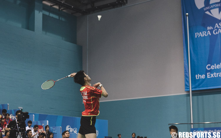 Tay Wei Ming (SIN) executes a smash during the badminton Group B men's singles match two of the 8th ASEAN Para Games. (Photo 5 © Soh Jun Wei/Red Sports)