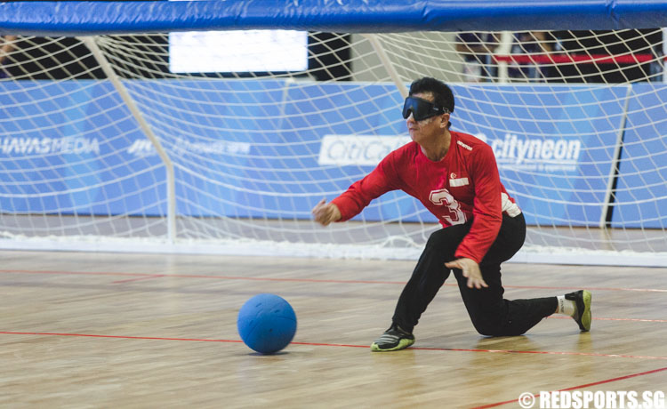 Ong Hock Bee (SIN #3) attempts a penalty throw during the Goalball Men 1st Preliminaries Round at the 8th ASEAN Para Games. (Photo 4 © Soh Jun Wei/Red Sports)