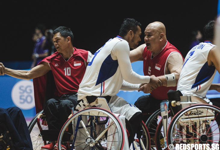 Dexter Goh (SIN #5) congratulating his Thai opponents on their win after the wheelchair basketball match at the 8th ASEAN Para Games. (Photo 9 © Soh Jun Wei/Red Sports)