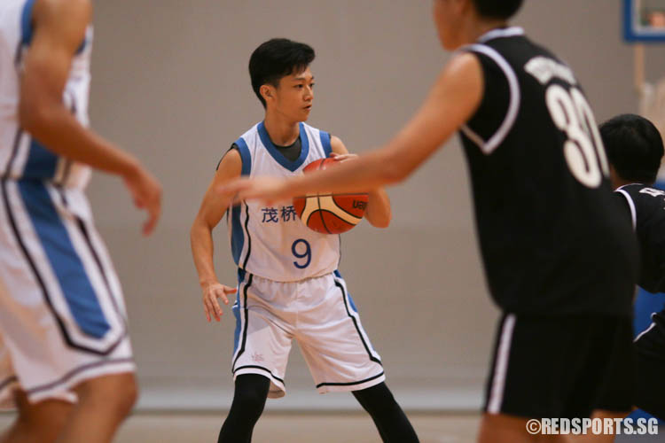 Elijah Ng (AMK #9) looks for his teammates. (Photo 8 © REDintern Chua Kai Yun)