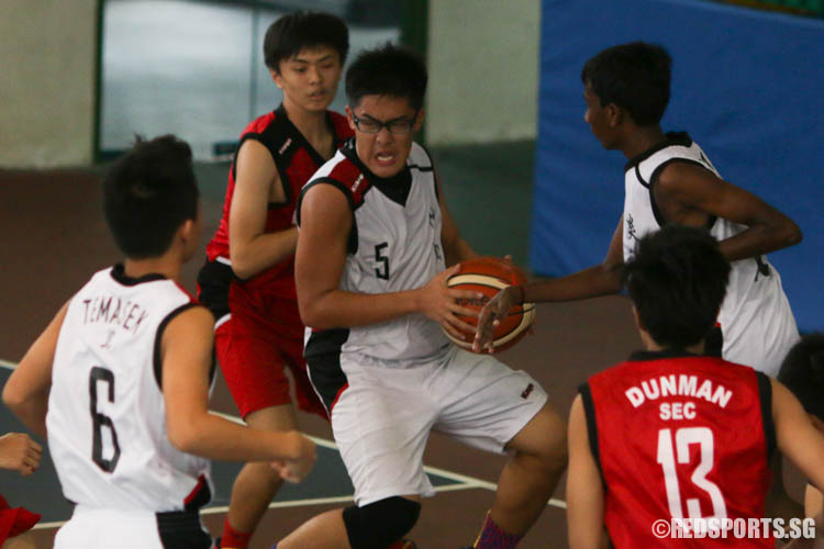 Yao Zecheng (TJ #5) catches the rebound. (Photo 8 © REDintern Chua Kai Yun)