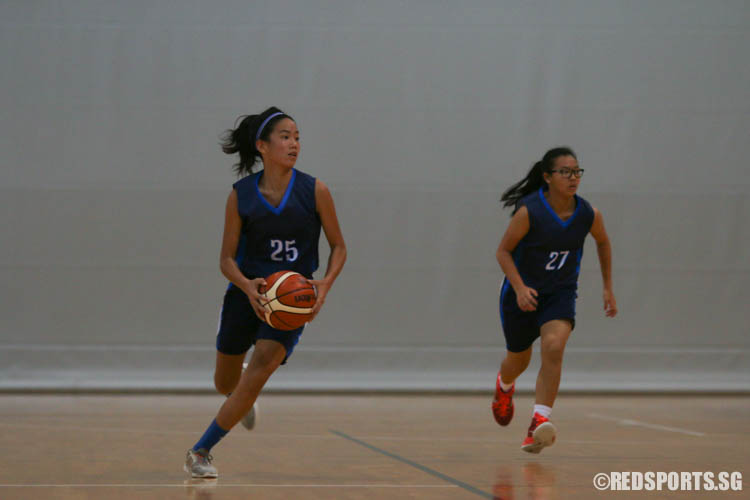 Rachel Yap (CHIJ #7) looks for her teammates. (Photo 7 © REDintern Chua Kai Yun)