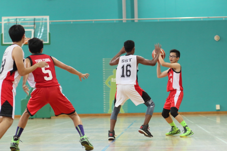 Beng Wei (Yuan Ching #15) looking to pass while under preddure from the SST defense.