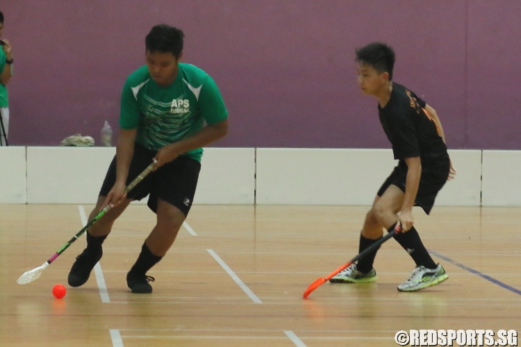 An APS player attempts to drbble past his defender. (Photo  © REDintern Chan Hua Zheng)