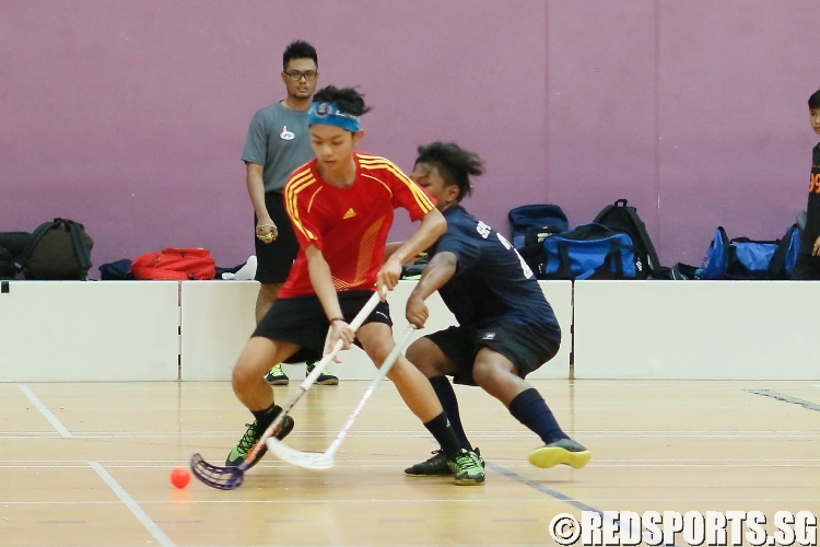 A Bukit Merah player tries to fend of his defender to keep possession of the ball in the 14-2 victory over Spectra. (Photo 1 © REDintern Chan Hua Zheng)