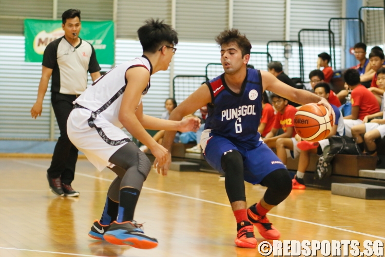 Roshan Ahmad (Punggol #6) crosses up his opponent. (Photo  © REDintern Dylan Chua)