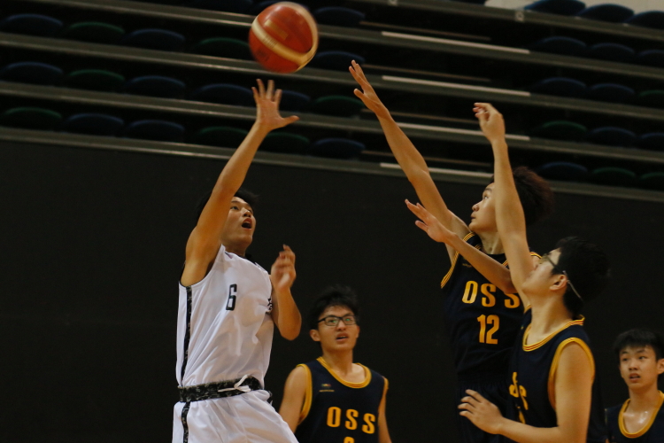 Peirce #6 attemting a floater over th Outram defense. (Photo  © REDintern Chan Hua Zheng)