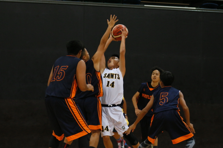 Bennett (SA #14) shooting over the Mayflower defense. He had 4 points in the game. (Photo  © REDintern Chan Hua Zheng)