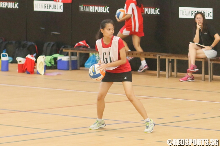 Riverside Goal Attack looks for a team mate. (Photo  © REDintern Dylan Chua)