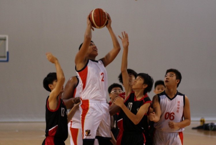 (Peicai#2) goes up strong for an underbasket over his defenders. (Photo 2 © REDintern Adeline Lee)