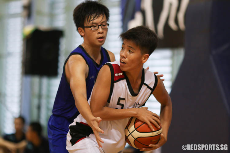 Li Chenbin (AIS #5) looks for his teammates. (Photo 6 © REDintern Chua Kai Yun)